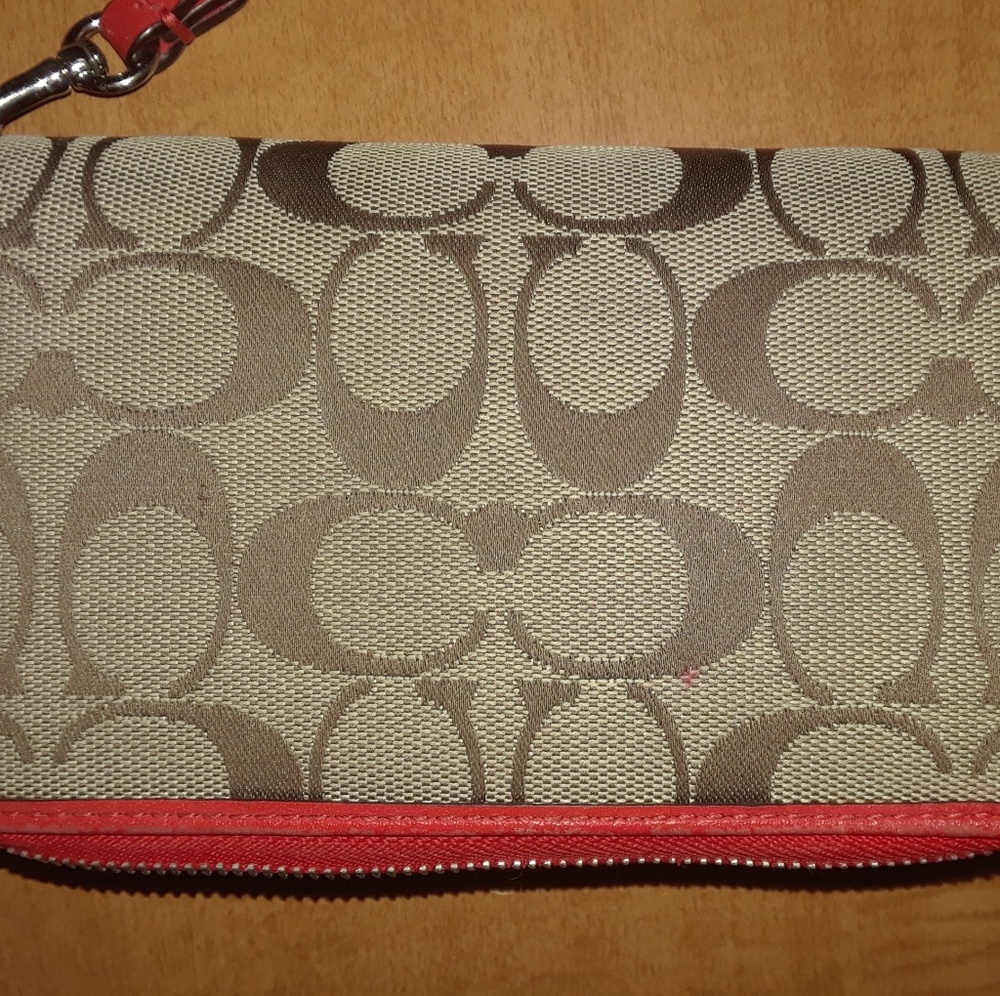 Coach wristlet - Picture 4 of 7